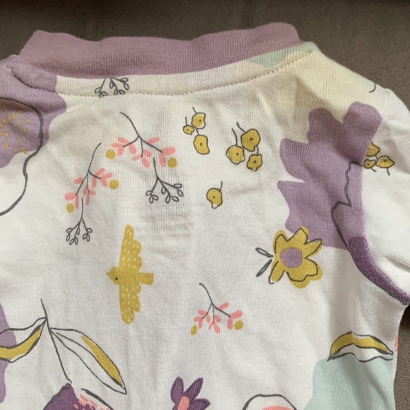 3/$25 bundle of Carter’s Onesies - Picture 5 of 9